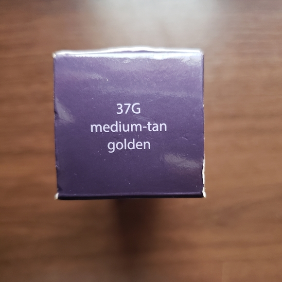 Foundation/ face tape - Picture 3 of 4